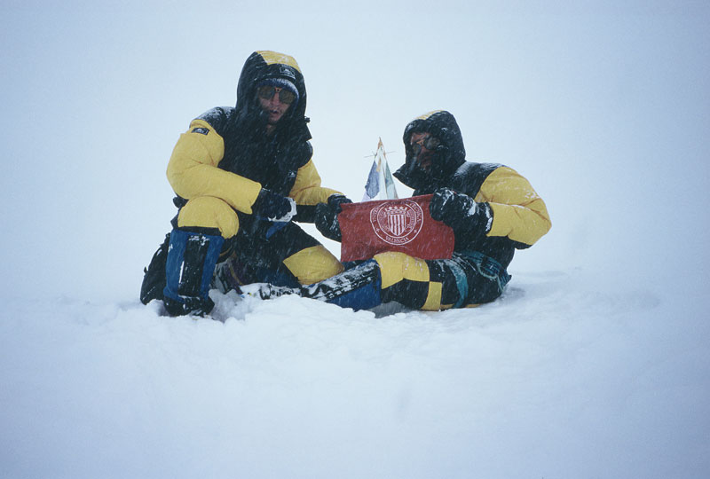 Jorge Vedeguer y Endika Urtaran en la cima del Cho-Oyu
